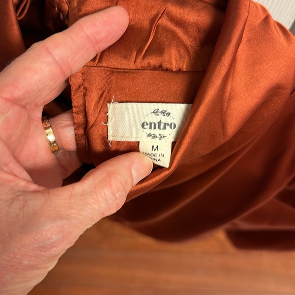 Entro rust color cascade/cowl neck satin blouse size medium - Picture 4 of 7
